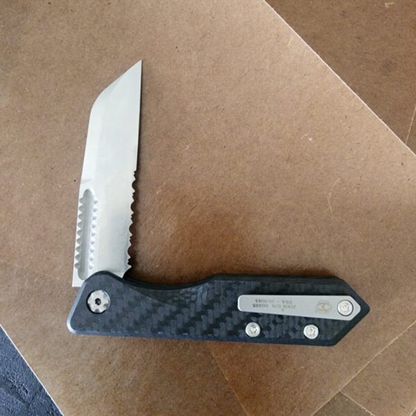 Heretic Jinn Carbon Fiber Stone Washed Serrated Magnacut H013-2B-CF SN 00225 USA 10/2023