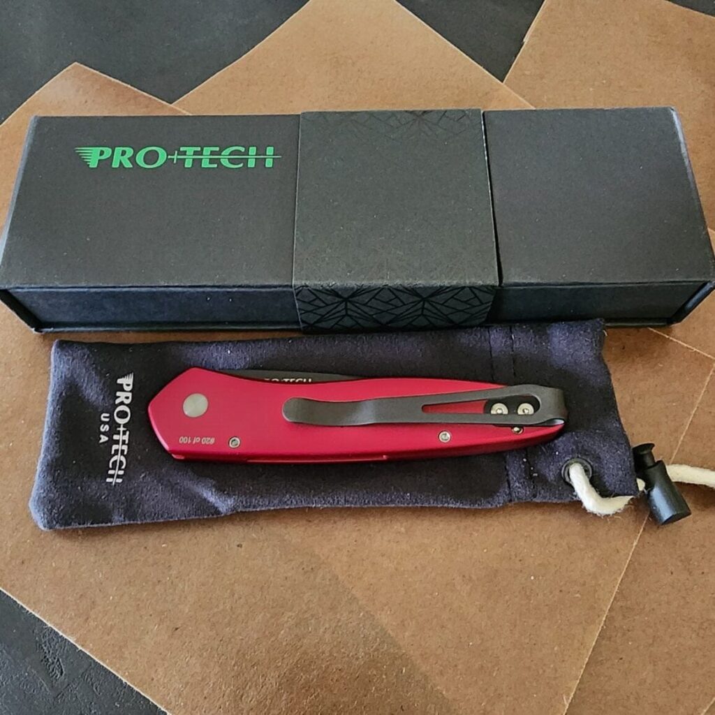 Protech Fight'n Rooster Newport with Solid Red Handle, Black DLC Blade, Black Lip Pearl Button and Black Clip #7 of 100 – gallery image 13