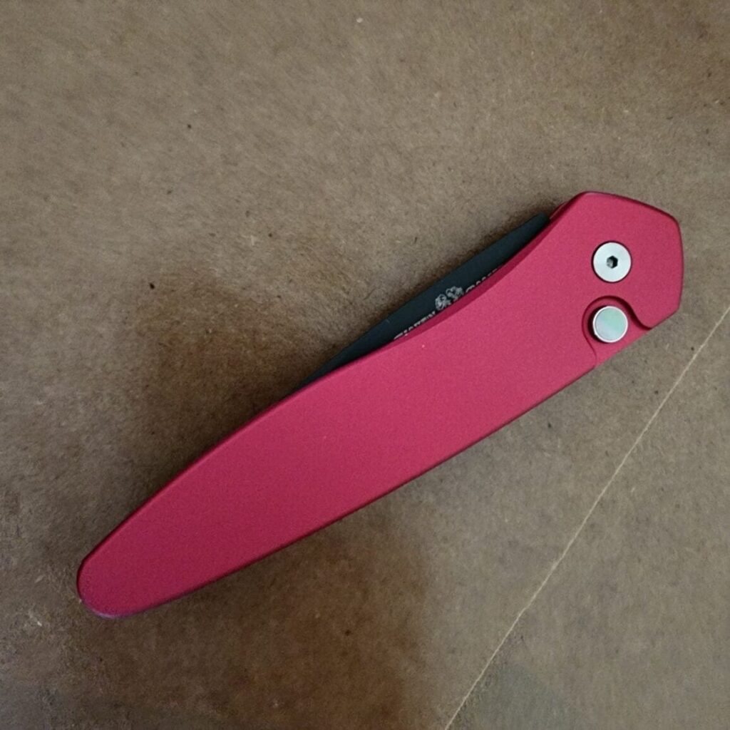 Protech Fight'n Rooster Newport with Solid Red Handle, Black DLC Blade, Black Lip Pearl Button and Black Clip #7 of 100 – gallery image 10