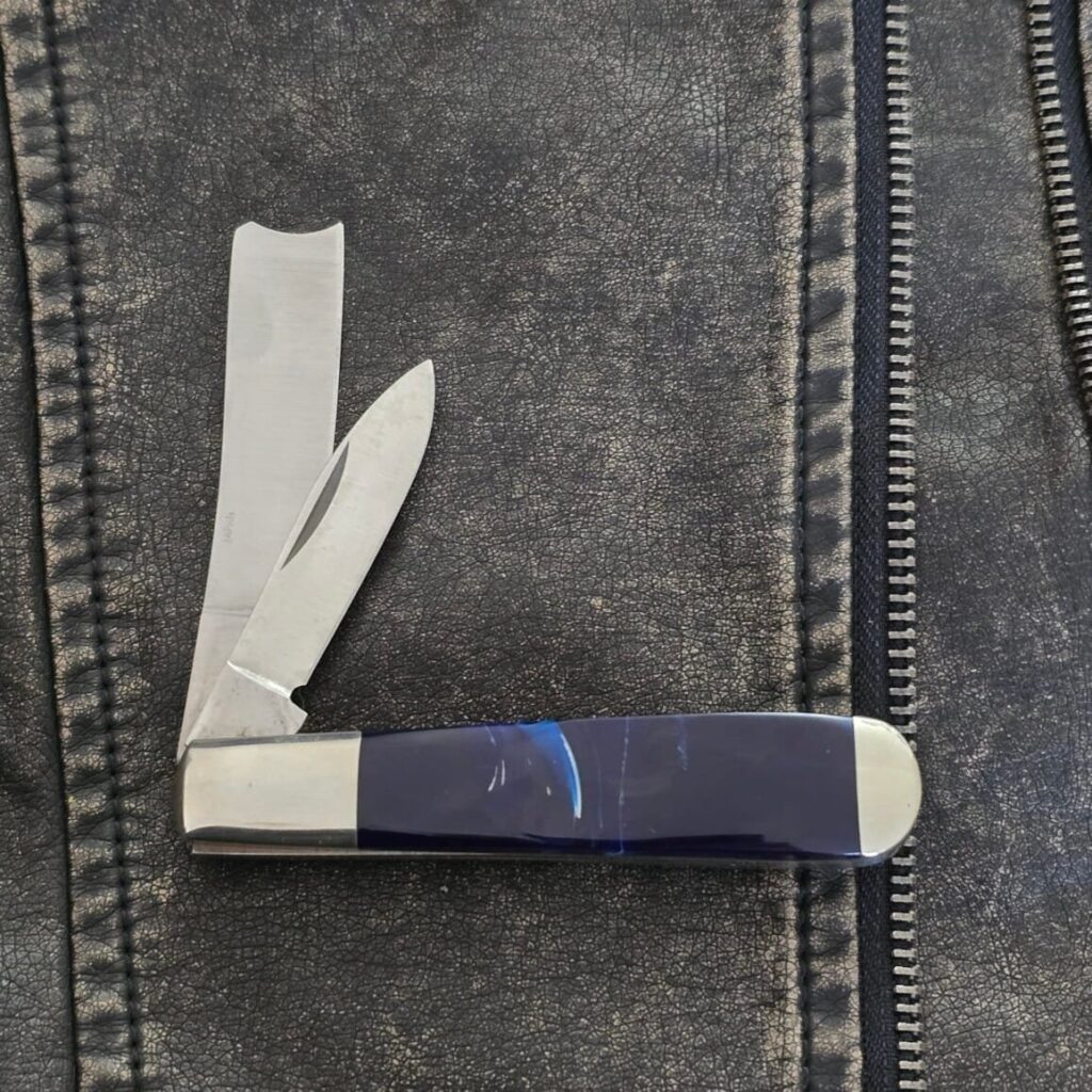 Frost Cutlery 2001 Special Edition Gold Level Customer Knife SN848 (hairline crack in scale) – gallery image 2