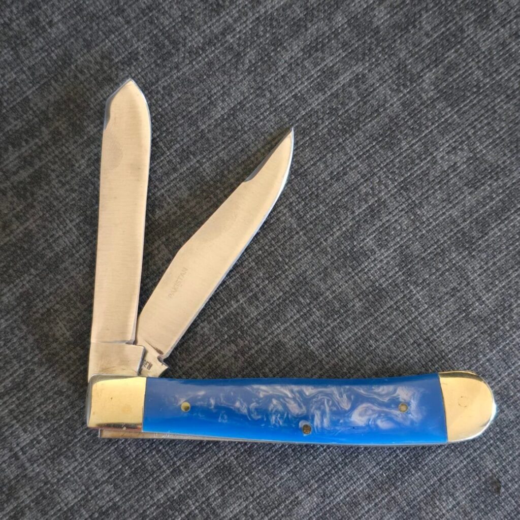 Frost Cutlery Trapper in Blue Synthetic Swirl – gallery image 3