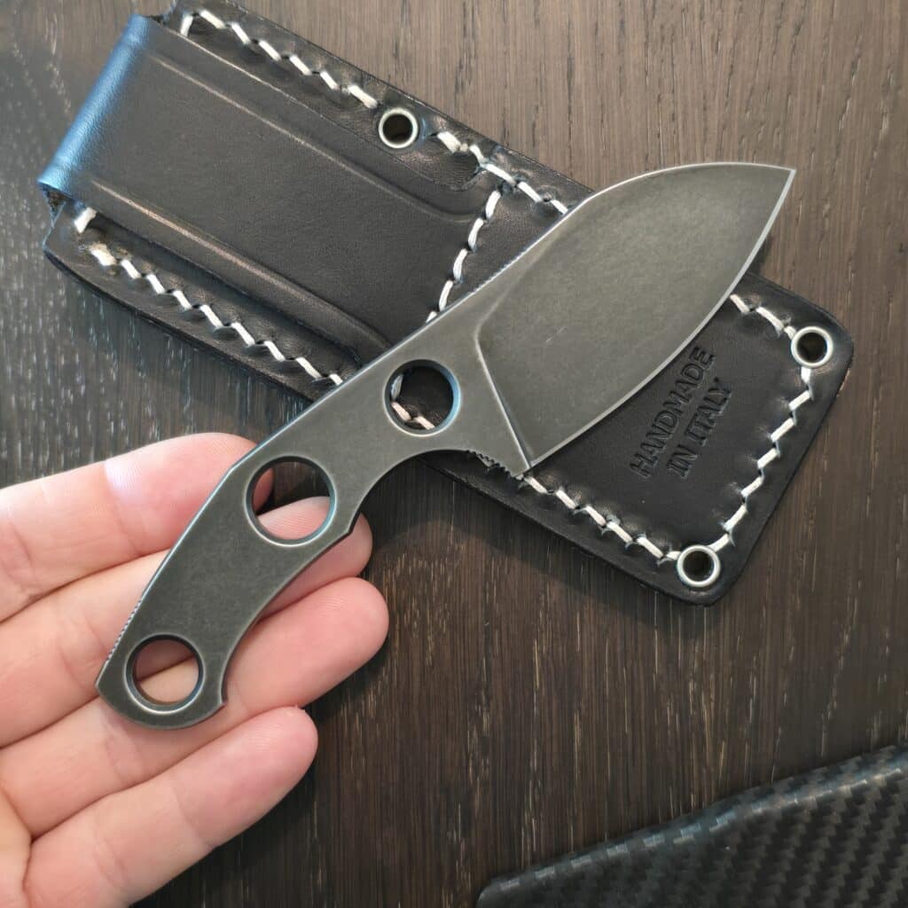 GiantMouse GMF1-F 5mm M390 W/ Black leather sheath and Custom kydex sheath Armatus Carry Solutions, Custom green g10 handle scales and black hardware no box – gallery image 3