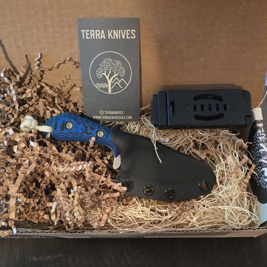 Terra Knives Trekker (drop point) - magnacut - blue/black g10 - kydex – gallery image 4