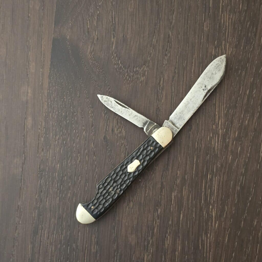 Vintage Imperial EO Folding Knife in Black Jigged Bone – gallery image 4