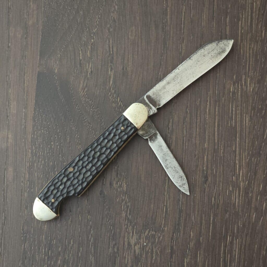 Vintage Imperial EO Folding Knife in Black Jigged Bone – gallery image 3