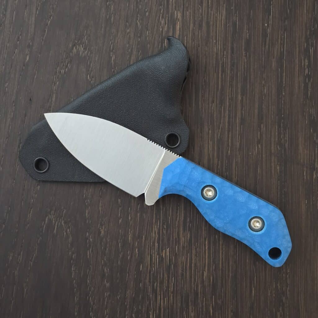 Terra Knives Badger in Magnacut 64 HRC with Jimping, Blue Rock Pattern G10 Scales, Torx Hardware and Black Kydex Sheath – gallery image 3