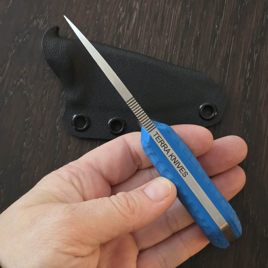 Terra Knives Badger in Magnacut 64 HRC with Jimping, Blue Rock Pattern G10 Scales, Torx Hardware and Black Kydex Sheath – gallery image 2