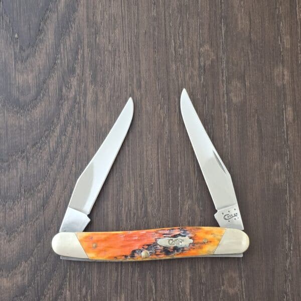 Case SS USA Muskrat in Orange Jigged Bone 1985 – gallery image 1