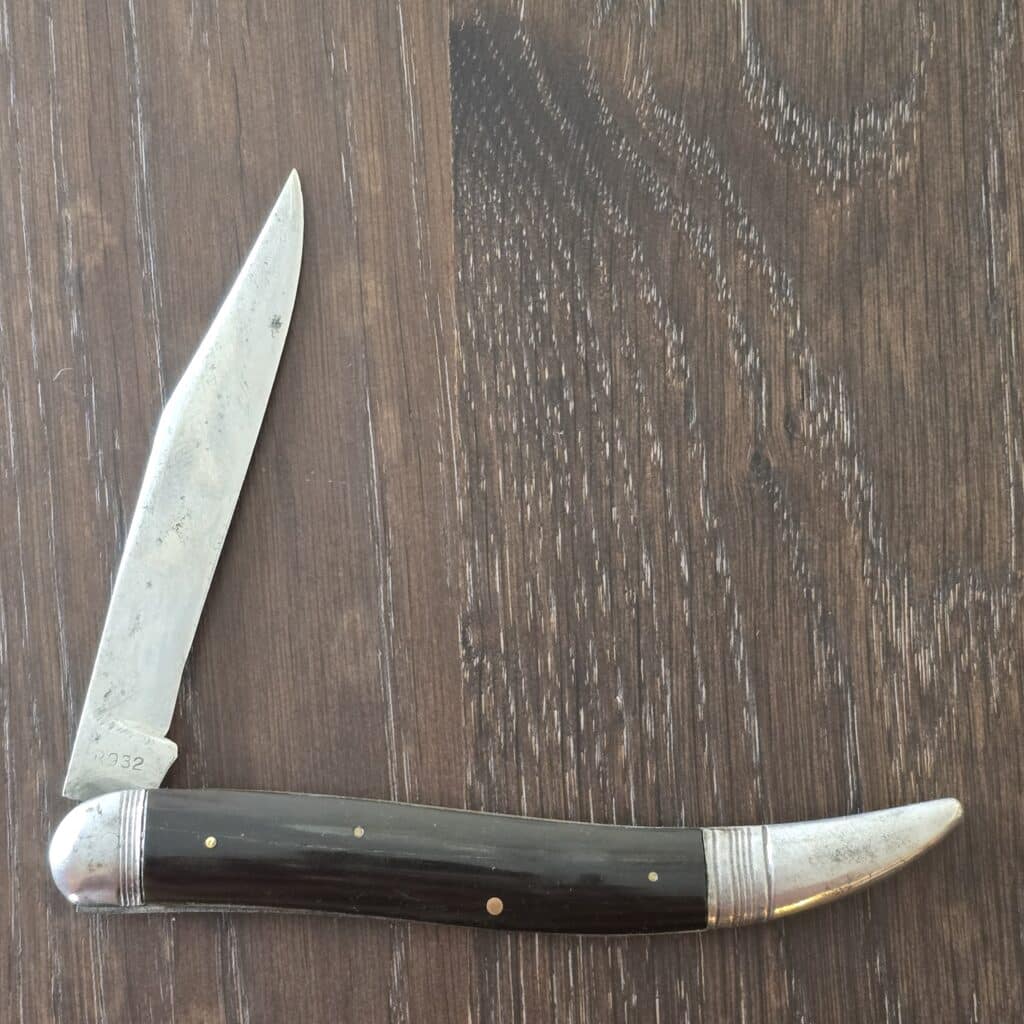 Remington USA Vintage Fisherman in Black Pyroxylin (celluloid) Composite 1933-1938 "Black Beauty" R932 knife for sale