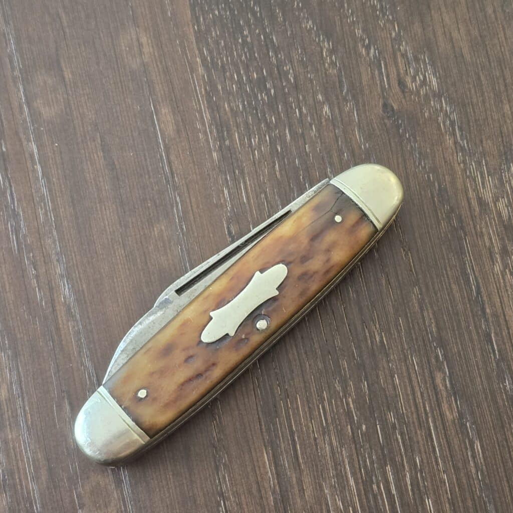 Remington USA Vintage R3273 Cattle Knife 3 Blade Equal End Cattle Pat. in Rogers Jigged Bone 1026-1930 knife for sale