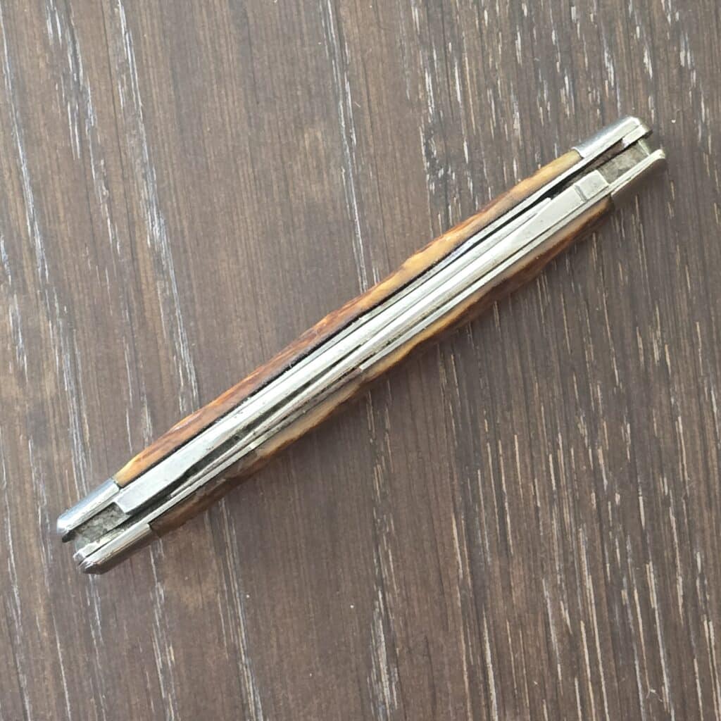 Remington USA Vintage R4593 Muskrat in Brown Jigged Bine knife for sale