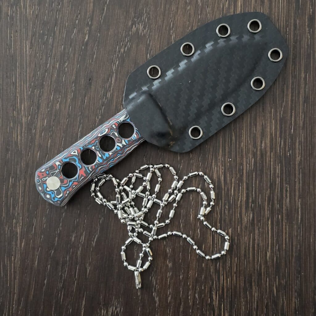 QSP Fixed Blade Neck Knife in Fat Carbon and Damascus QS141-H knife for sale