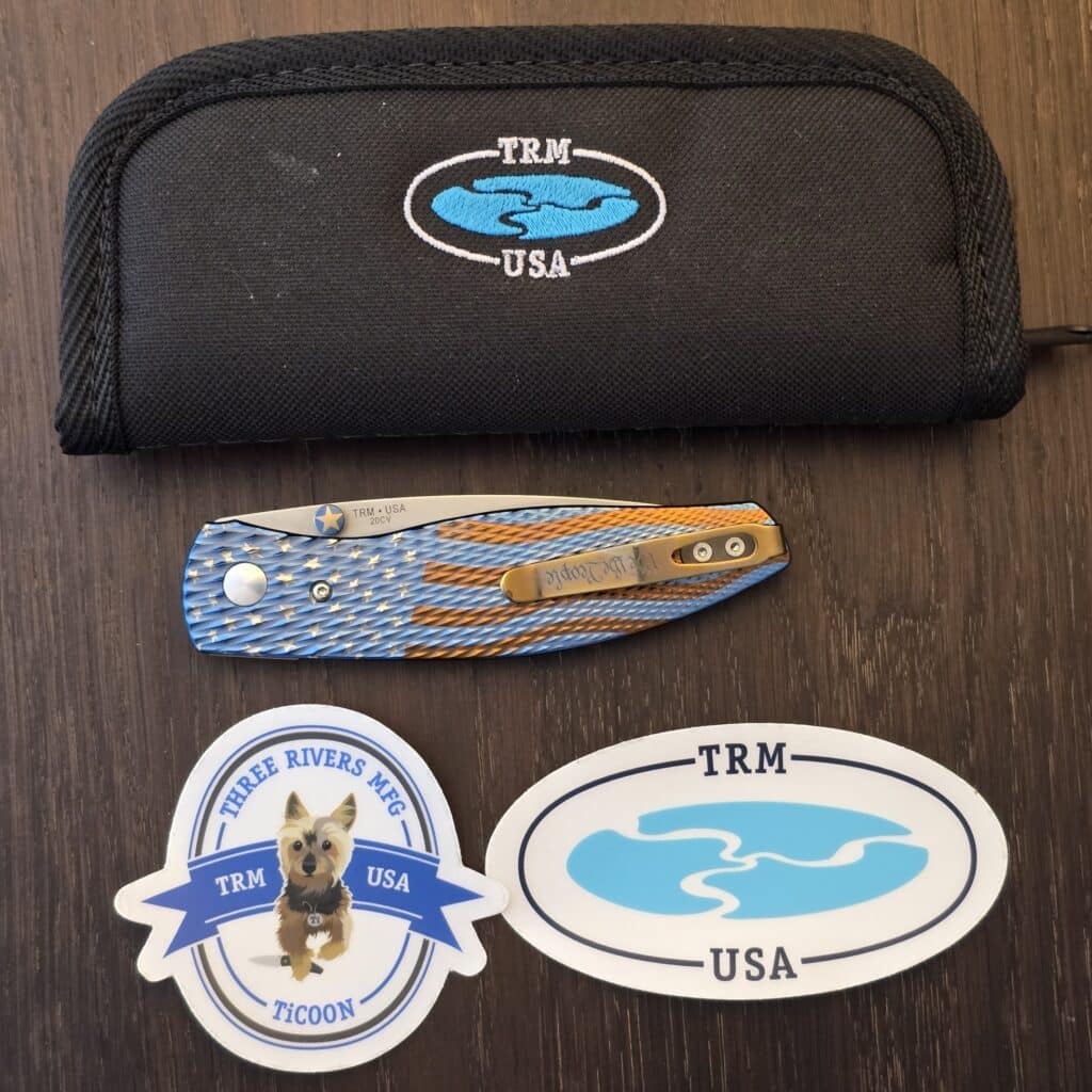 Three Rivers Manufacturing TRM Atom Liner Lock Ben Davis Flag 3D Titanium Lizard Skin Textured Scales Stonewashed 20CV Blade – gallery image 5