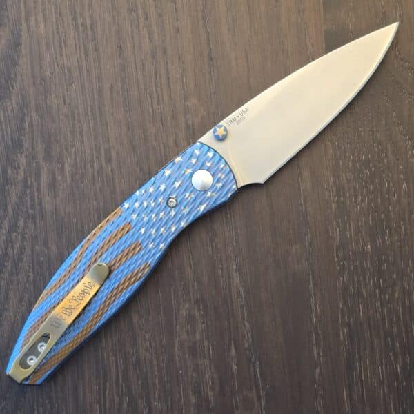 Three Rivers Manufacturing TRM Atom Liner Lock Ben Davis Flag 3D Titanium Lizard Skin Textured Scales Stonewashed 20CV Blade – gallery image 1