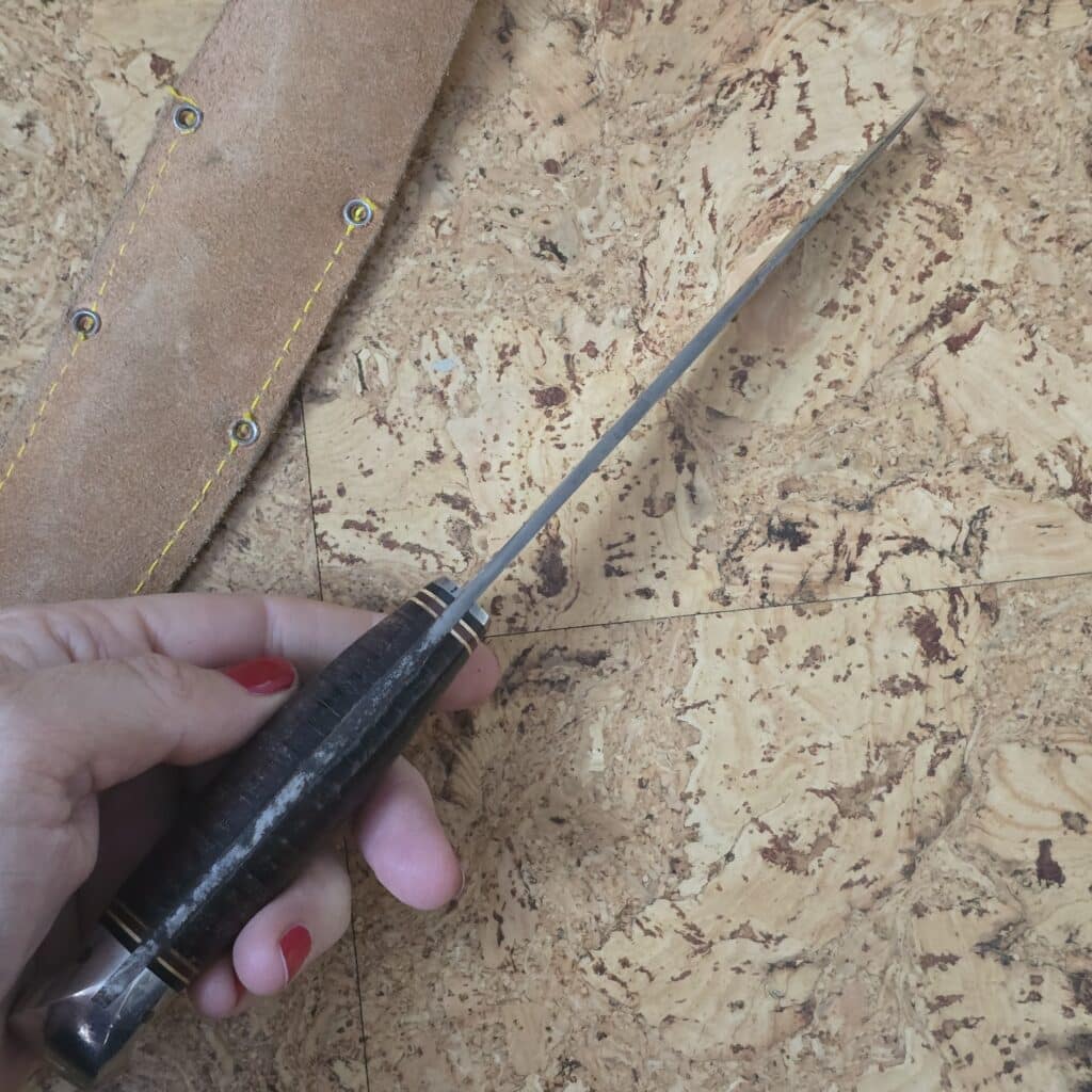 Western Bolder Co. USA Vintage Stacked Leather Fixed Blade with Birds Head Rounded Aluminum Pommel 1950-67 with Original Leather Sheath – gallery image 4