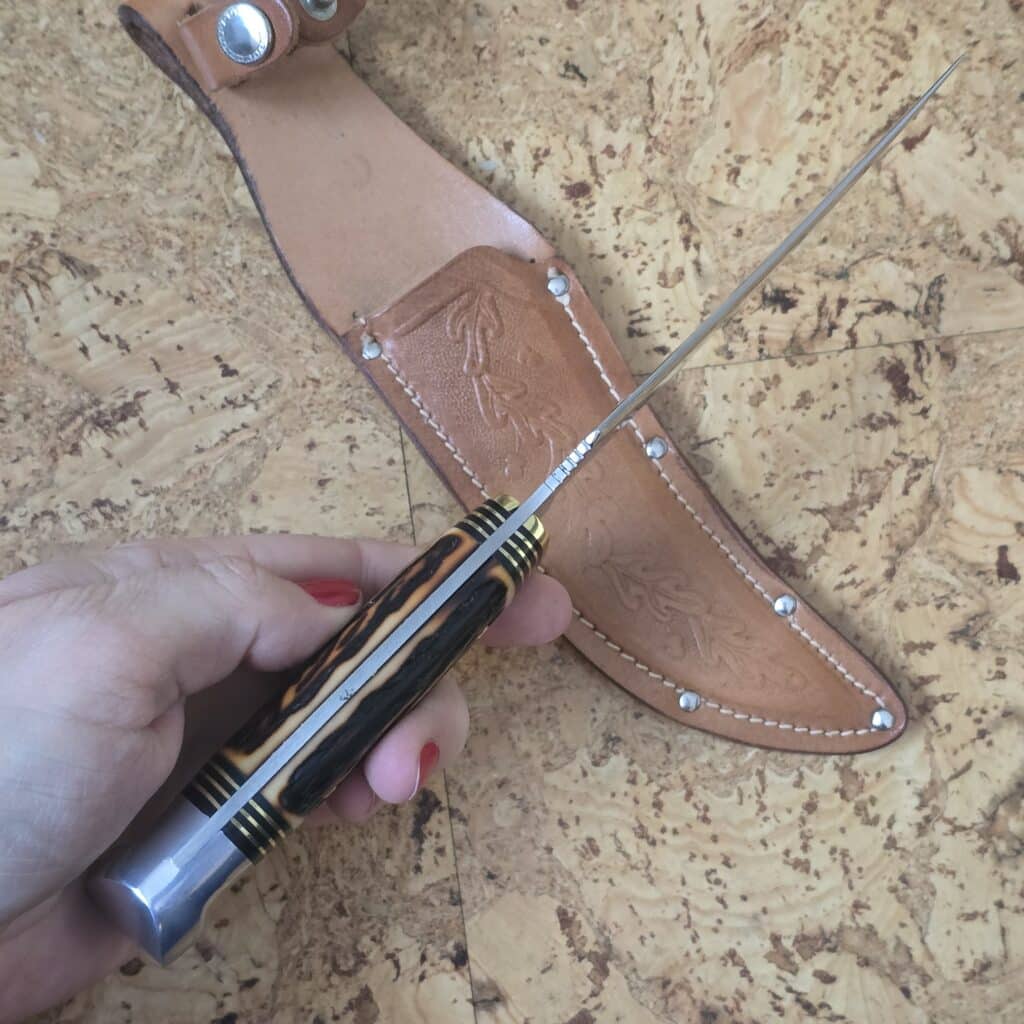 Western USA Vintage S-H39 Fixed Blade with Birds Head Rounded Aluminum Pommel 1960-70 in Delrin Stag and Stainless Steel with Original Leather Sheath – gallery image 3