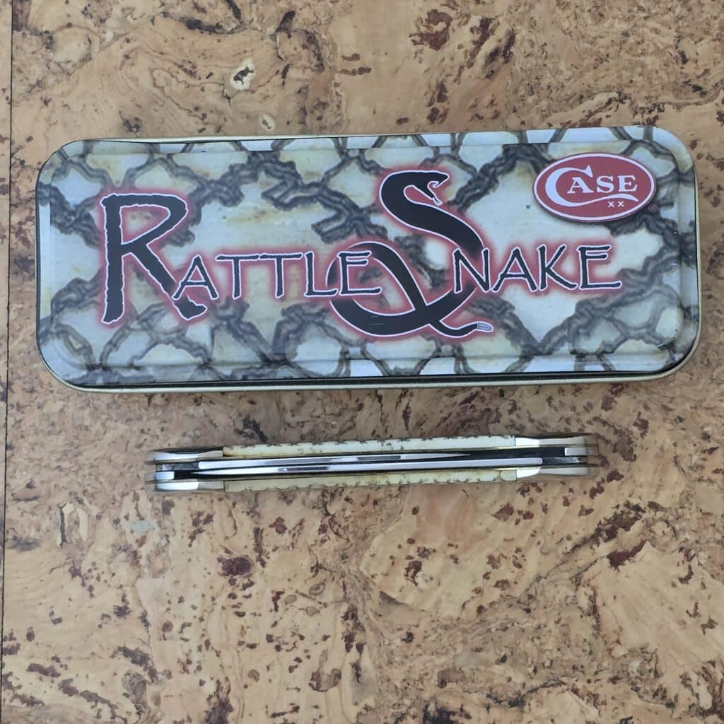 Case USA SS Rattlesnake #62131 Canoe Red Letter Embossed with Engraved Bolsters (no box) – gallery image 4
