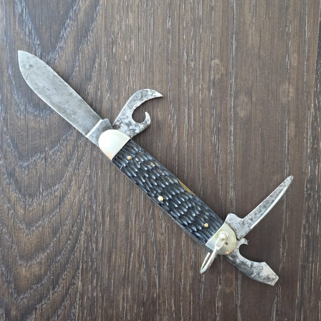 Case USA Vintage Scout/ Camper Knife #640045 B with Delrin Scales (clean and working, no wobble, good snap)1948-1952 – gallery image 3