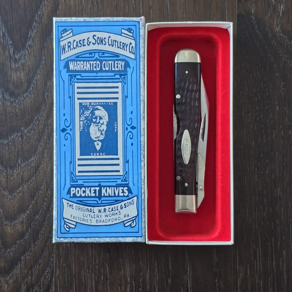 Case USA 1990 SS Cheetah XX 61011 1/2 Oval Shield 5 dot Dark Brown Rodgers Jigged Bone 1995 (not original box) knife for sale