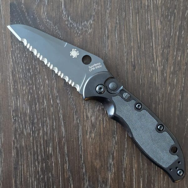 Spyderco USA Embassy Full Serrated C121BKS in CPM30V and Black aluminum handle with G-10 scale inlays – gallery image 1
