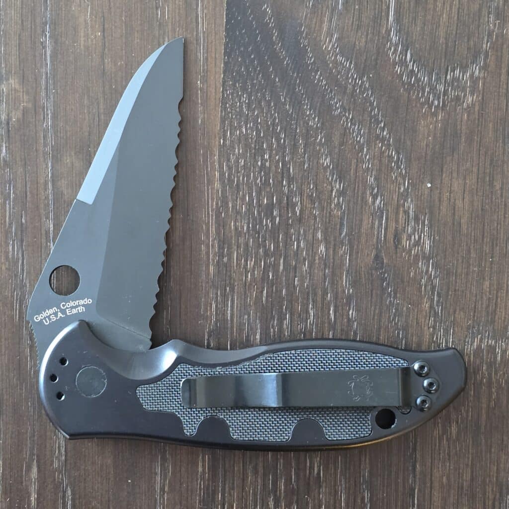 Spyderco USA Embassy Full Serrated C121BKS in CPM30V and Black aluminum handle with G-10 scale inlays – gallery image 2