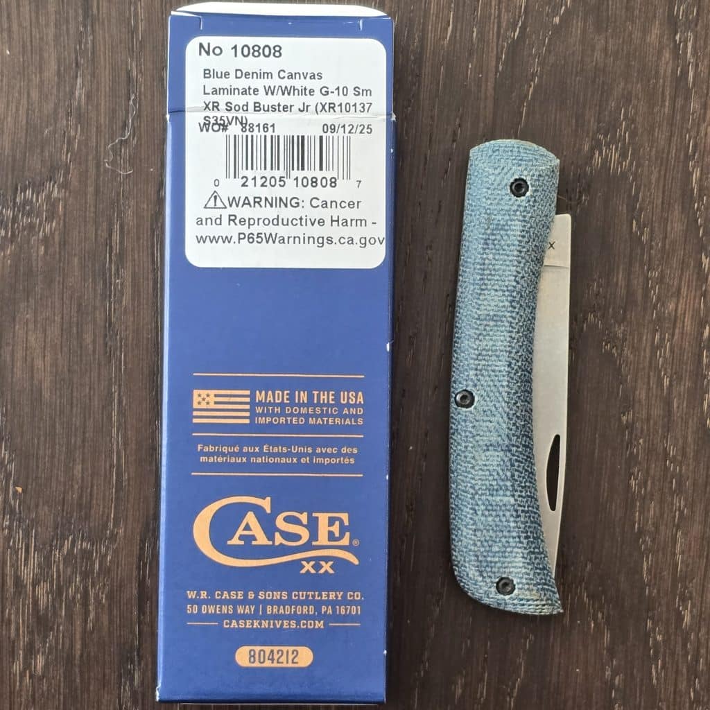 Case XX USA 2025 Blue Denim Canvas XR Crossroads S35VN Sod Buster Jr XR10137 in S35VNBlue Denim Canas Laminate / White G-10 handles – gallery image 2