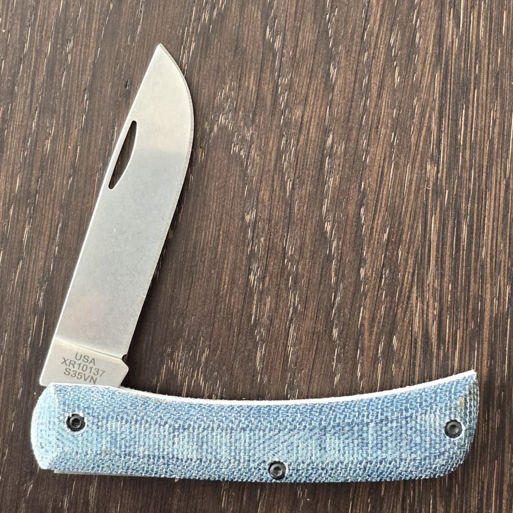 Case XX USA 2025 Blue Denim Canvas XR Crossroads S35VN Sod Buster Jr XR10137 in S35VNBlue Denim Canas Laminate / White G-10 handles – gallery image 4