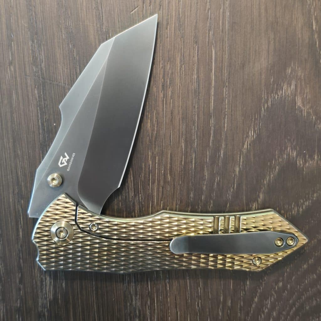 WEKNIFE High-Fin XL Thumb Stud Knife Titanium Diamond Pattern Golden Polished Handle (3.48" CPM 20CV Blade) WE24010-3