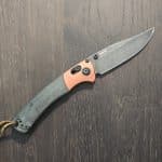 Benchmade Mini Crooked River 15085BK-04 in Magnacut Aluminum AXIS Lock Black Orange